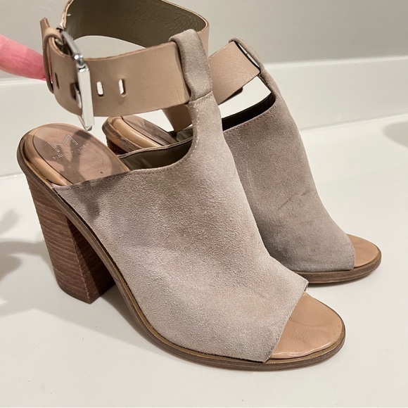 Marc Fisher Milvashi slingback suede sandals, 4.5” chunky heel, beige,sz 8.5 - Picture 5 of 12